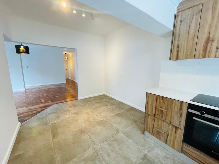 2 Bedroom Property for Sale in Vredehoek Western Cape
